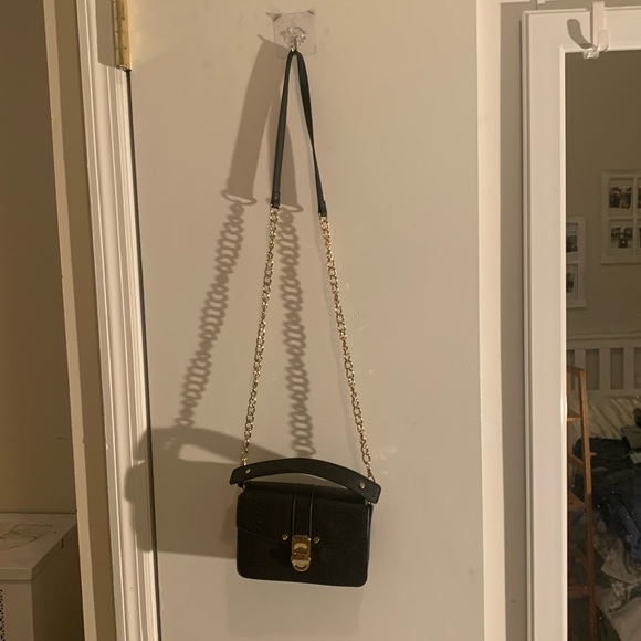 FREE WITH $25 PURCHASE- Chain Strap Purse - Picture 2 of 4